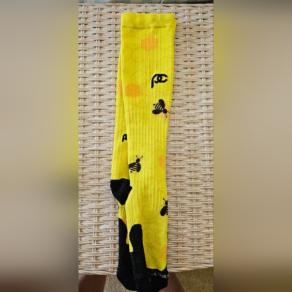 Pro Compression socks small/medium. Worn once. 🐝!